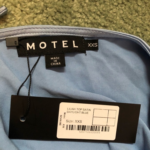 MOTEL Lilah Crop Top and Araya Mini Skirt in Satin Daylight Blue Set XS and XXS - Picture 11 of 11